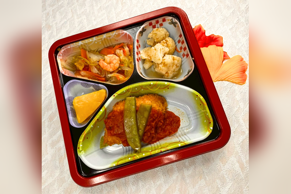 スタッフ食レポ1
冷凍弁当